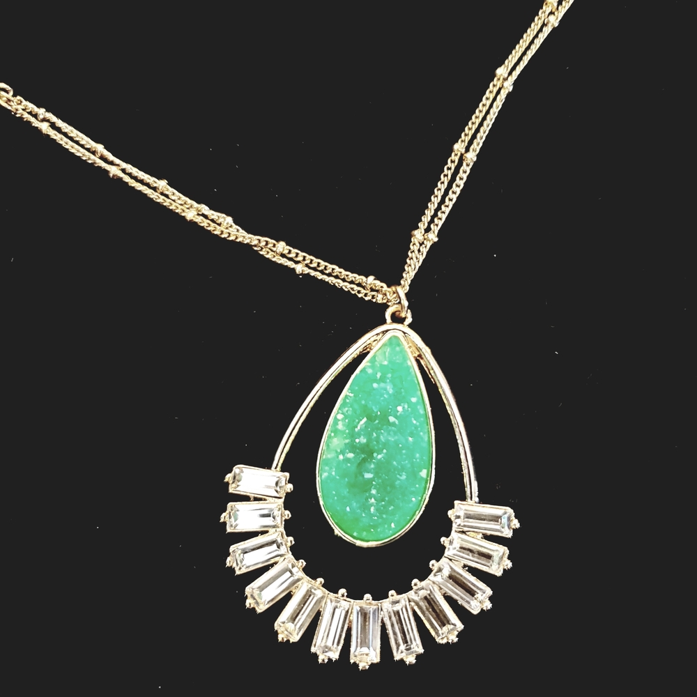 Elegant Green Teardrop Necklace
